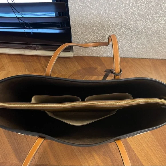 Tory Burch, New York large leather tote, like brand new.
